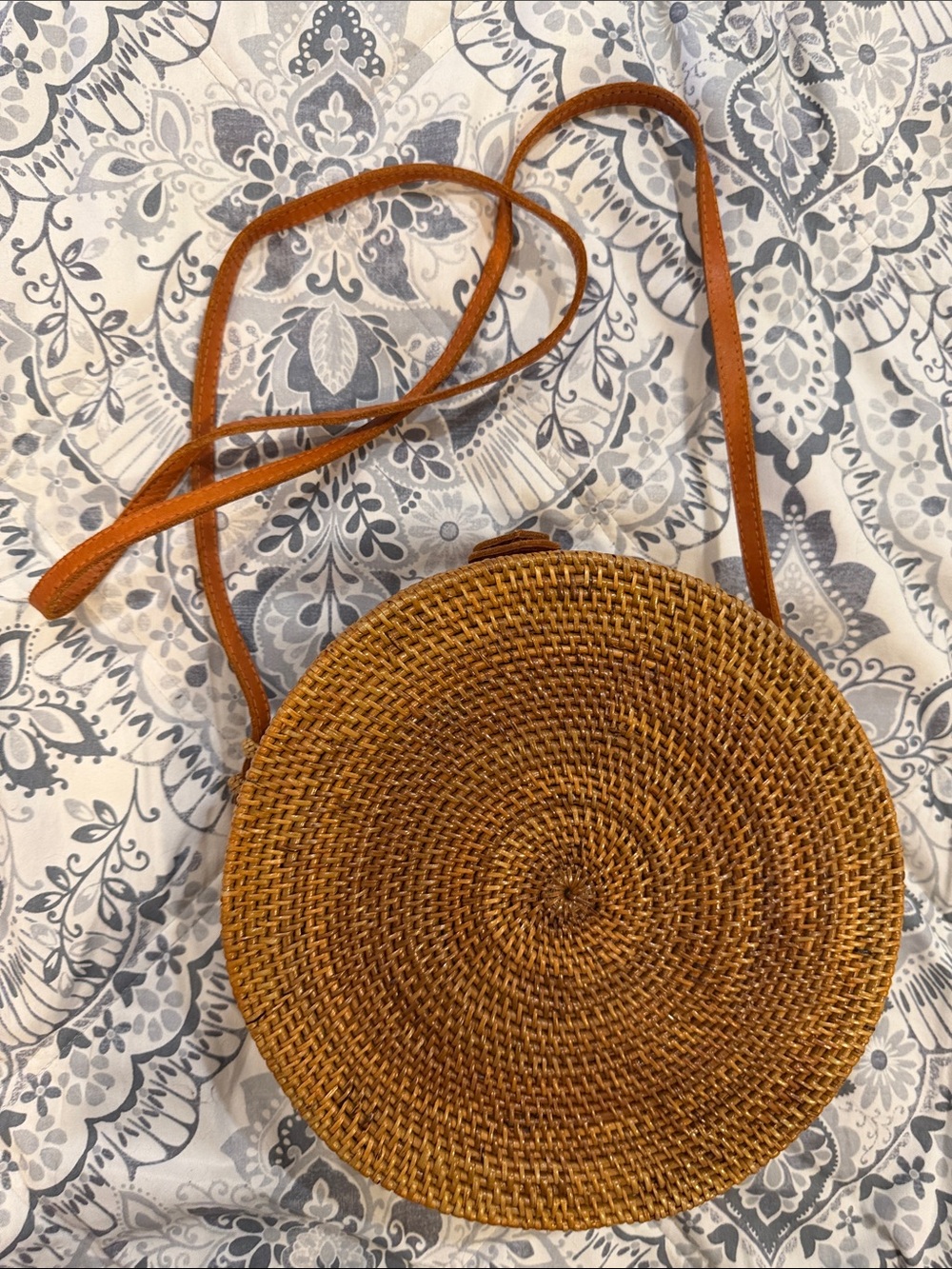 Round Woven Straw Crossbody Bag - Brown